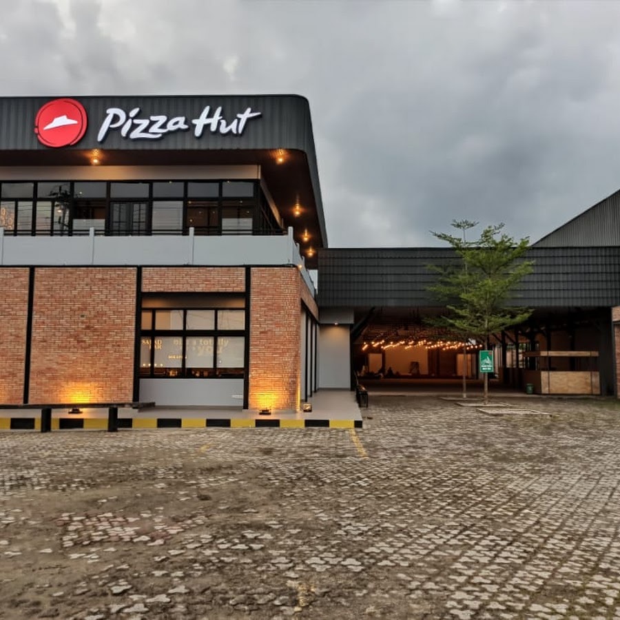 Pizza Hut Restoran · Singkawang Culture Center, Jl. Yos Sudarso No.76, Melayu, Kec. Singkawang Bar., Kota Singkawang, Kalimantan Barat 79113, Indonesia