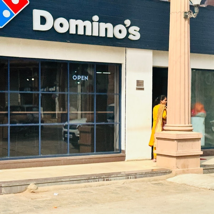 Domino's Pizza · Apollo Market, Bus Stand, Ground Floor, Building 206, 207 & 208, Plot no. 100 Vijayaraje Sindhiya, Fauladi Kalam Marg, Chhatarpur, Madhya Pradesh 471001, India